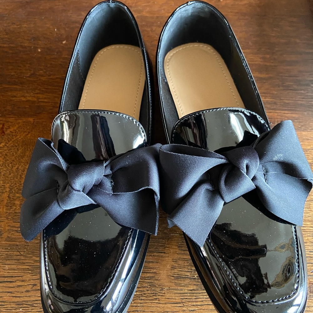 NWOT- SOPHISTICATED BLACK LOAFERS